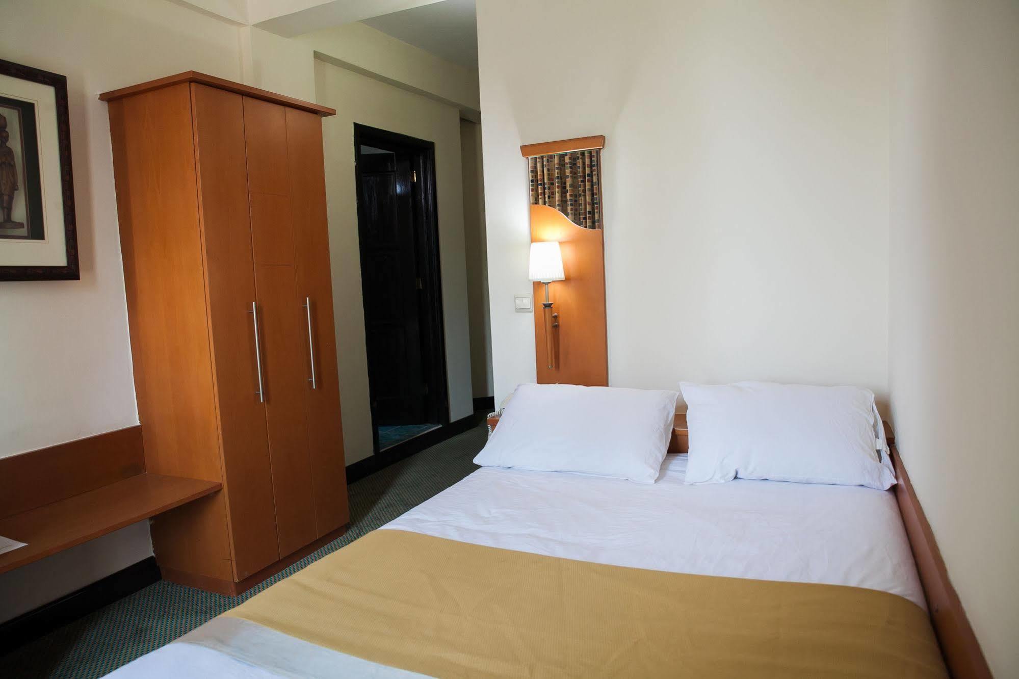 Gorillas City Centre Hotel Kigali Bagian luar foto