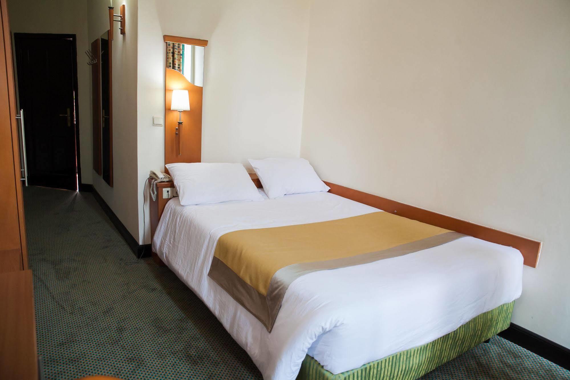 Gorillas City Centre Hotel Kigali Bagian luar foto