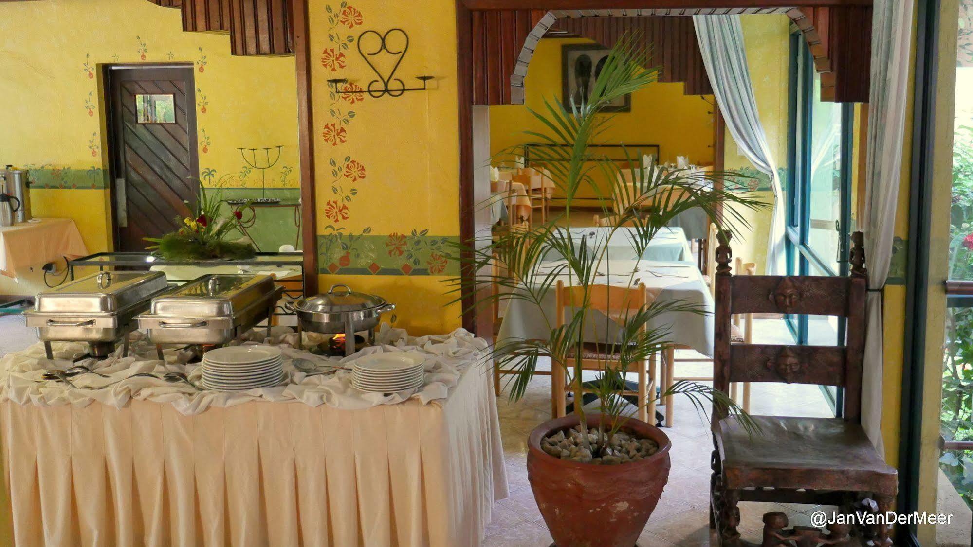 Gorillas City Centre Hotel Kigali Bagian luar foto